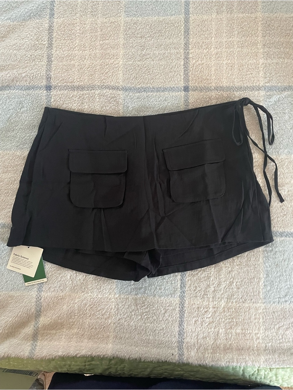HALARA Black Tie-Waist Cargo Pocket Skort-Style Shorts